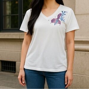 Kim Rogers Top Tee White V-Neck Short Sleeve Purple Blue Bling 1X Shells